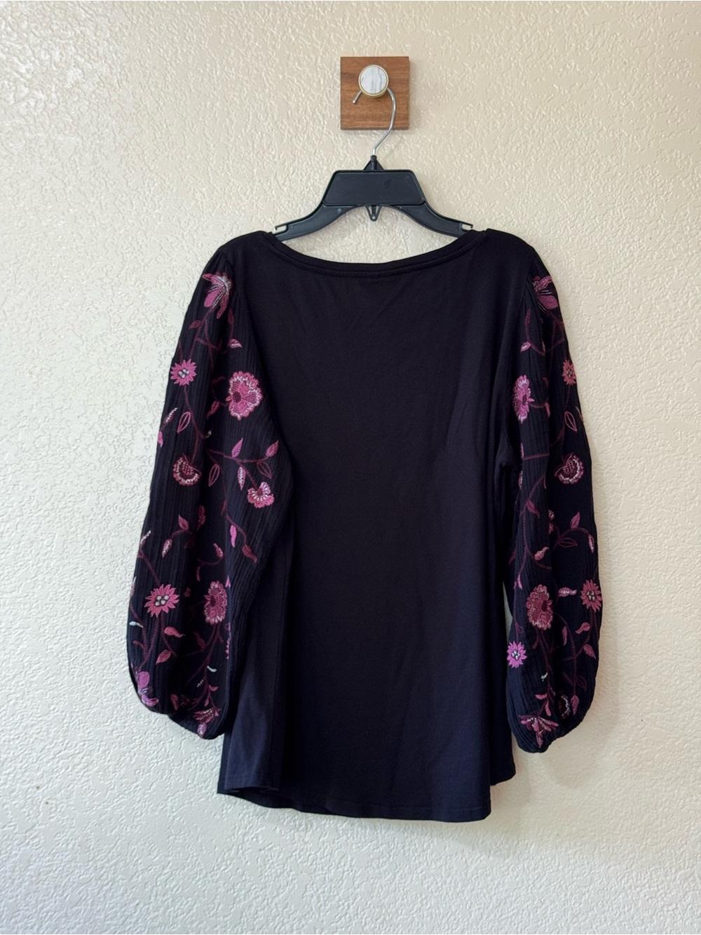 Chico's Black Knit Top with Floral Embroidered Balloon Sleeves Size Medium - Picture 2 of 11